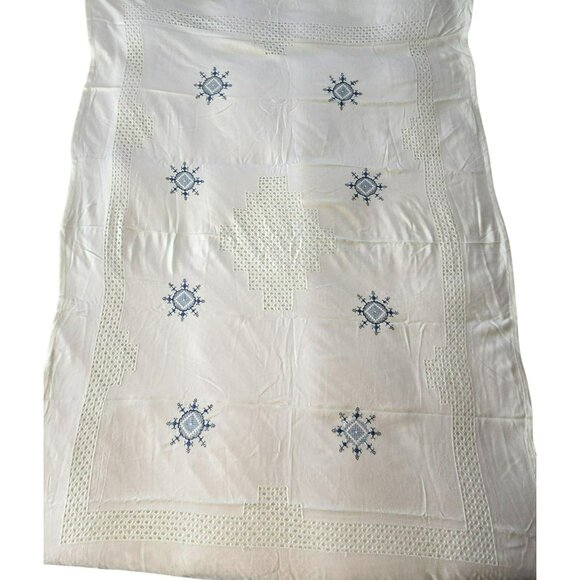 VTG White Cotton Tablecloth Blue Snowflake Embroidery Crochet Open Work 80x56 - Picture 2 of 16